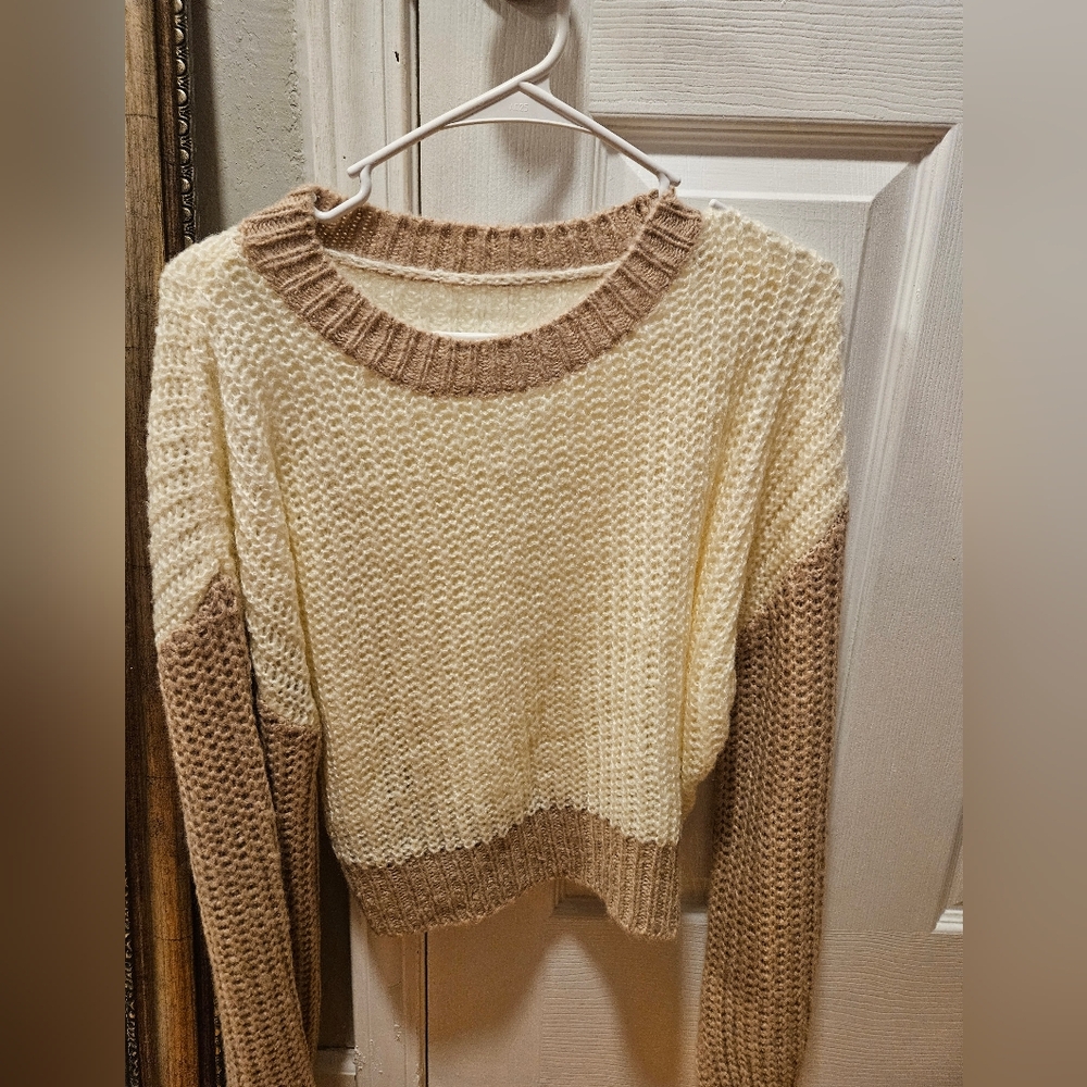 SHEIN Cream and Tan Knit Sweater Small